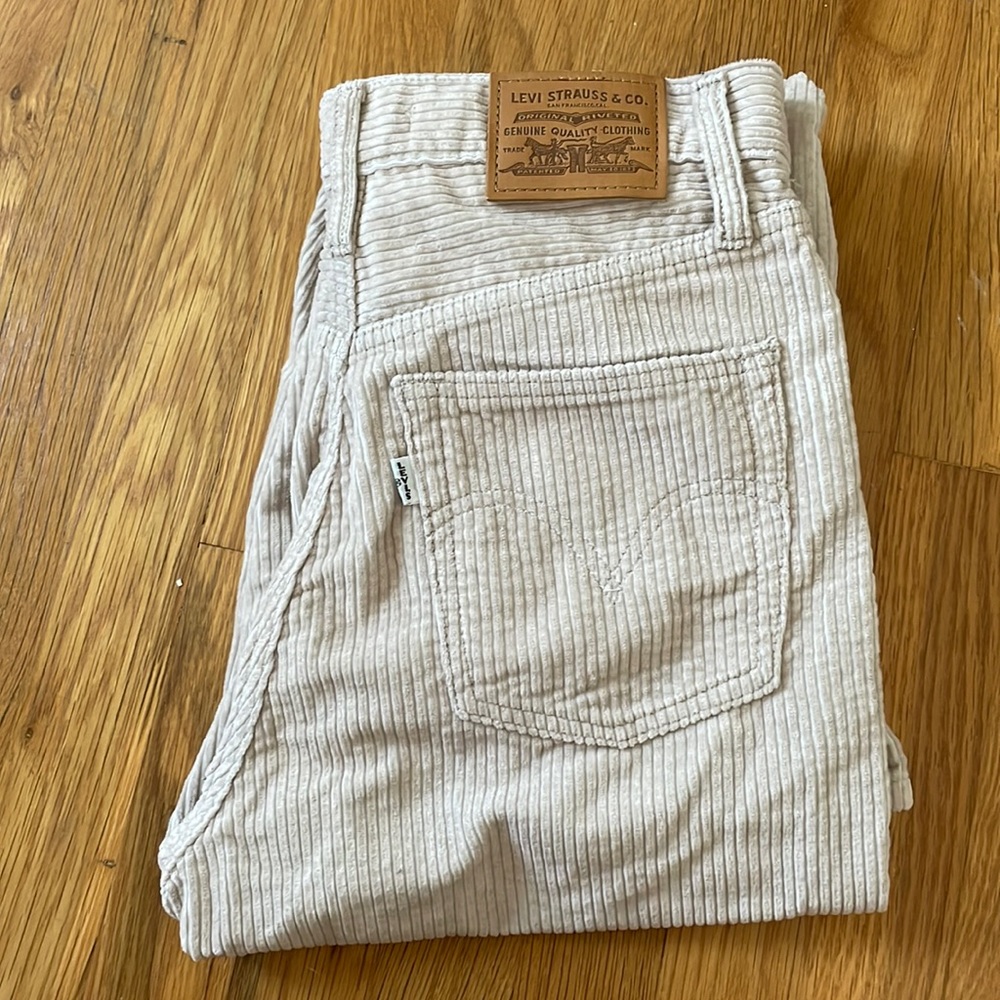 Levi’s premium corduroy ribcage straight 28x27